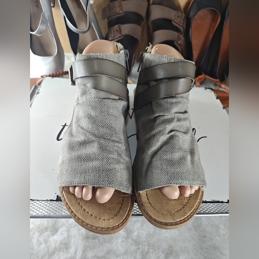 Blowfish Malibu fabric Green  Gladiator Sandals Women's Size…8